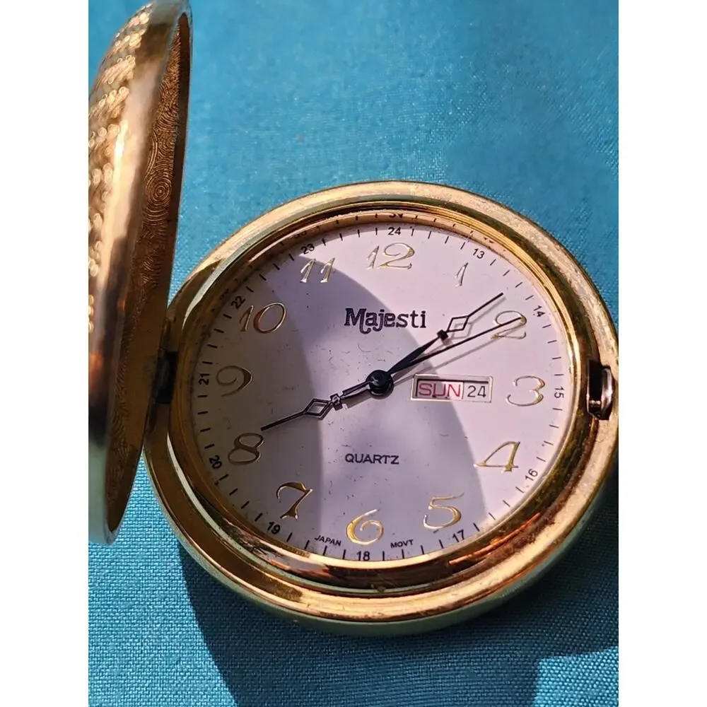 Majesti Pocket Watch 46mm Yellow Gold Tone Day Date Needs New Battery Vintage
